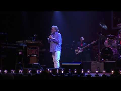 Tom Brown kicks off Round 2, Part 2 - video by Susan Quinn Sand