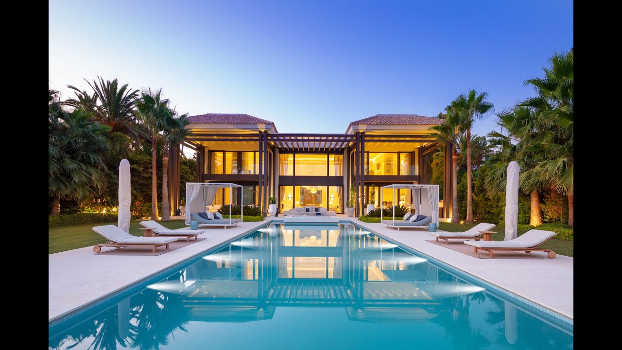 Breathtaking front-line golf villa with cutting-edge technology for sale in La Cerquilla, Nueva Andalucia, Marbella