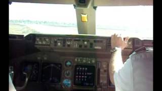 preview picture of video 'LH 572 Landing at O.R. Tambo Johannesburg 29-APR-2009'