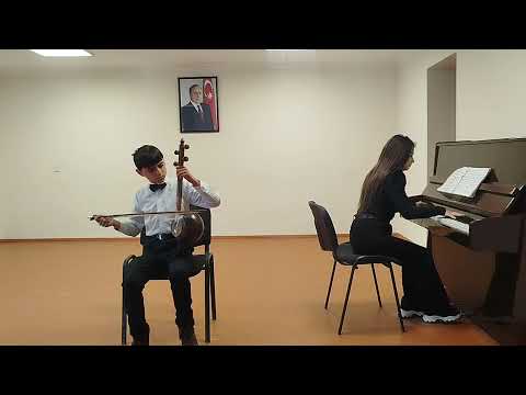 Şirvan şəhər Uşaq Musiqi məktəbinin 4-cü sinif şagiridi - Məlikov Nihad  Alik oğlu.