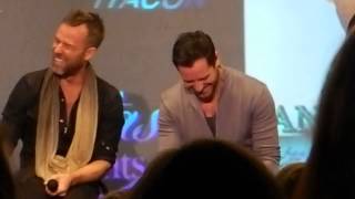 Ian Bohen chante 'All about that bass' 