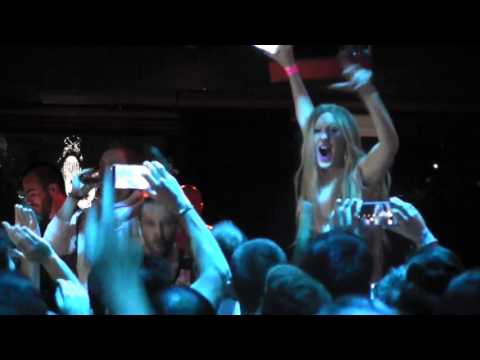 ESCKAZ in Madrid: Crowd singing Triana Park - Line at Eurovision-Spain Pre-Party