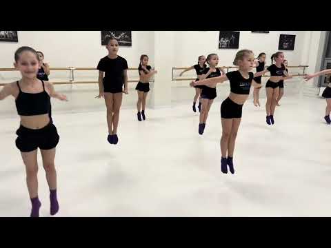 Открытый урок по основам современного танца. Дети 7-9 лет. Театр танца "Шаги".