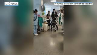 VIDEO - Bebeluș român vindecat de COVID, externat în apaluze din spital în Spania - Petru a stat 70 de zile la terapie intensivă 1 video