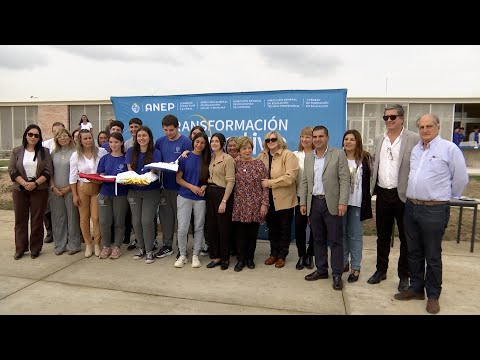 Imágenes de inauguración del edificio del liceo rural de Tupambaé