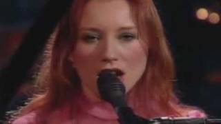 Tori Amos - Real Men - Late Late Show with Craig Kilborn - November 16, 2001