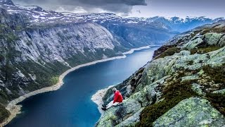 DREAM LAKE IN THE MOUNTAINS. ADVENTURE TRAVEL IN NORWAY.