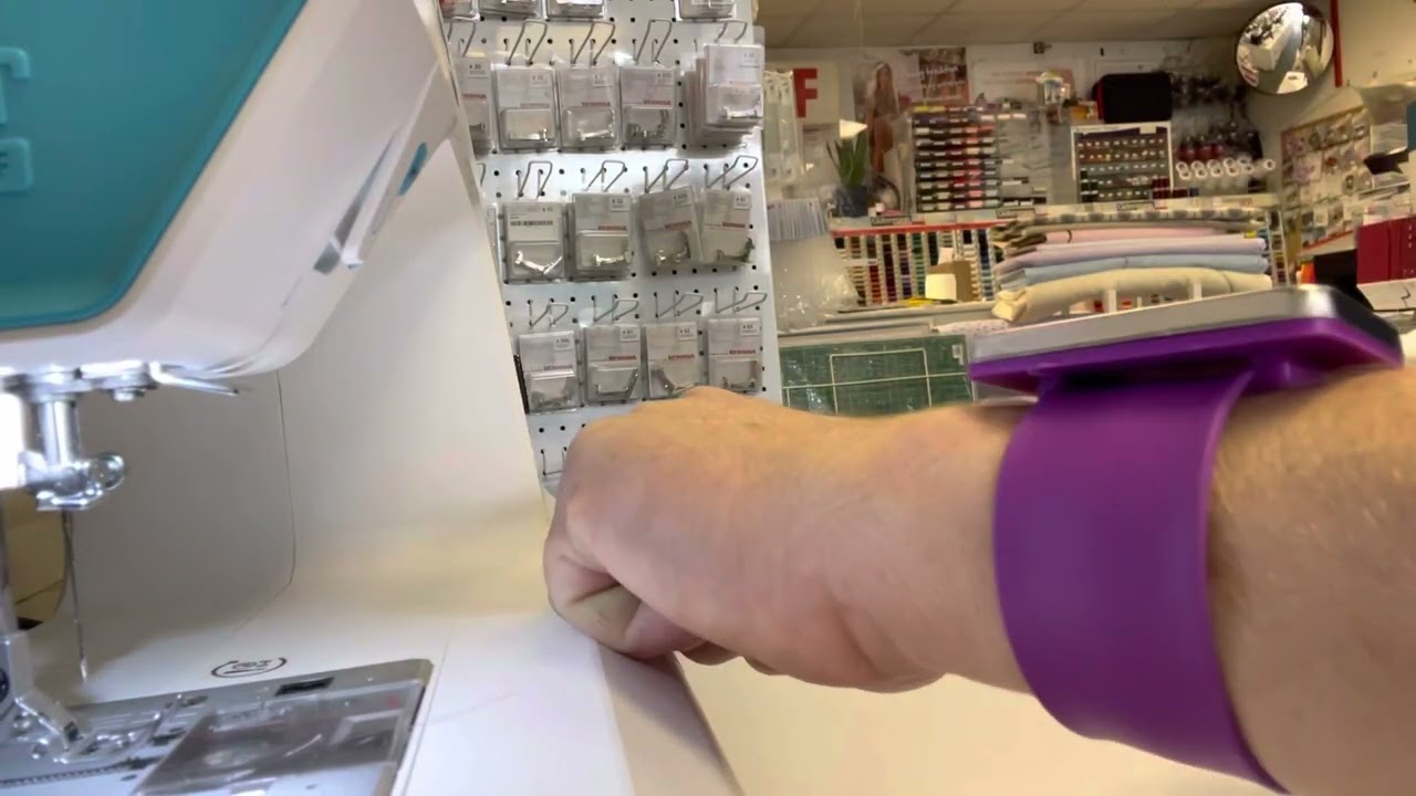 Magnetic pin cushion/wristband