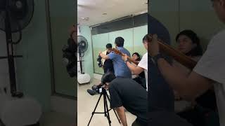 Download lagu Sang penerus sang ayah kk restu vanhoutten after on stage santai memainkan gitar nya. mp3 Download lagu Sang penerus sang ayah kk restu vanhoutten after on stage santai memainkan gitar nya. mp3