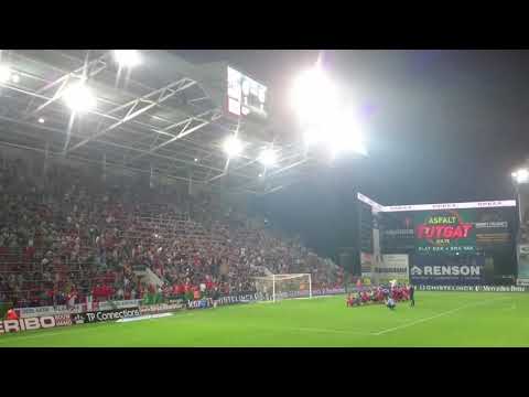 Forza Essevee: fans chanting with players after Zulte Waregem - KV Kortrijk 3-0