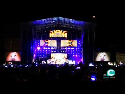 El ritmo latino de Ricky Martin llena el muelle de Cádiz