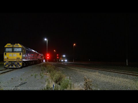 1PM6 Pacific National  Freight Train At Night (9/12/2020) - PoathTV Australian Railways