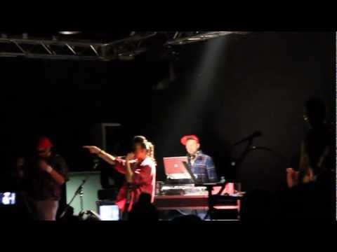 Sevdah Baby LIVE-Ljubi me brzo (Dom Omladine Beograd 19.05.2012)
