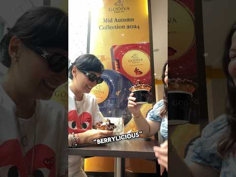 Godiva's New Strawberry Flavour Soft Serve! Refreshing in taste! 🍓🍦🍫 #godiva #godivasg #softserve