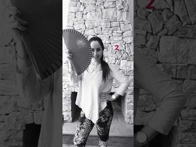 Vídeo relacionado con DEANKEJI 2 Piezas Abanico para Novia con Borla, Blanco y Negro Plegable Abanico, Abanicos Elegantes con Colgante, para Bailes, Fiestas, Seminarios, Bodas