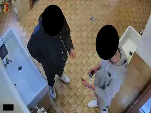 Spaccio di droga nei bagni di istituto scolastico di Firenze