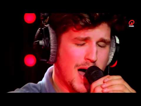 the BSMNT: Tout Va Bien - Sometimes In Life (live bij Q)