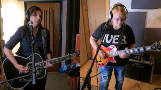 Rock the Runoff: The Indigo Girls perform “Go”