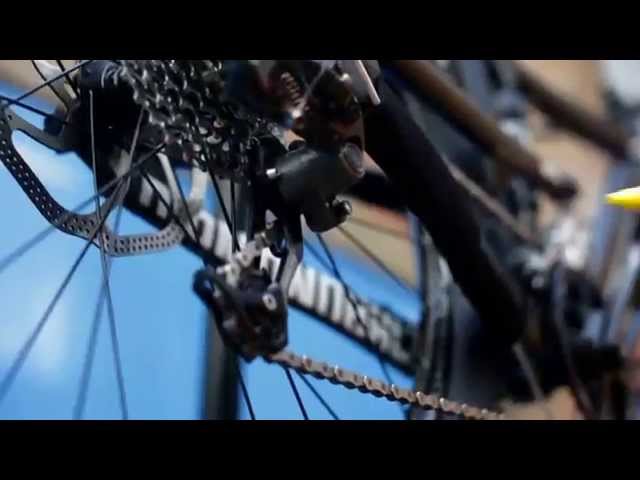 Video Teaser für WD-40 BIKE Kettenöl Wet - Fahrradkette schmieren (Mountainbike)