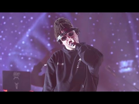 פלד מארח את נסטיה רוד - עזבת ת'בית - לייב בהאנגר 11