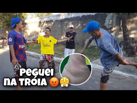 A Melhor guerra de sacole !!! PEGUEI NA TROIA HAHAHA