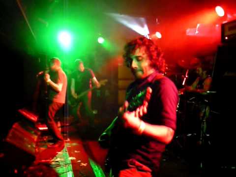 Red Stars Parade - Crossbones / Oceana (Live)