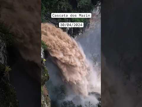Cachoeira pós chuvas no Rio Grande do Sul