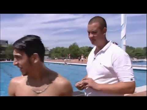 sinan g legt sich mit bademeister an