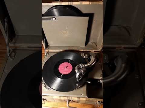 Eh, Cumpari. Adaptation by Archie Bleyer and Julius La Rosa. Orchestra conducted by Archie Bleyer