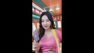 Download lagu Lights💡Camera 📸 ‘POSE’! ✨💃🏻🕺 mp3