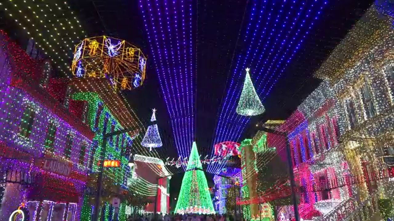 Osborne Family Spectacle of Dancing Lights - Feliz Navidad