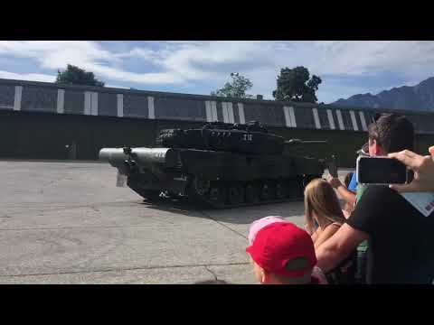 Panzer Schweizer Armee. 200 Jahre Waffenplatz Thun. Panzer, F/A-18, Patrouille Suisse