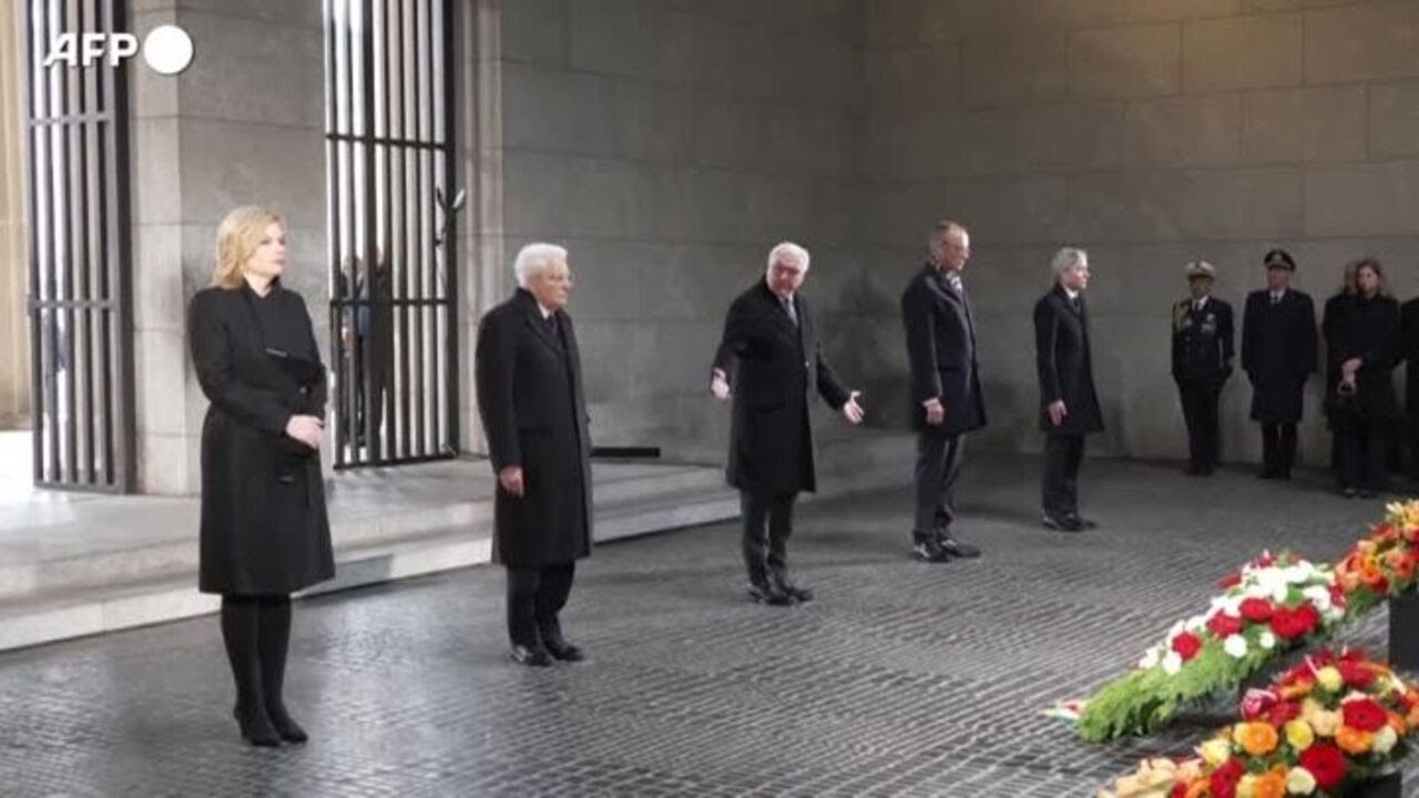 Mattarella alla Neue Wache di Berlino con Steinmeier e Merz