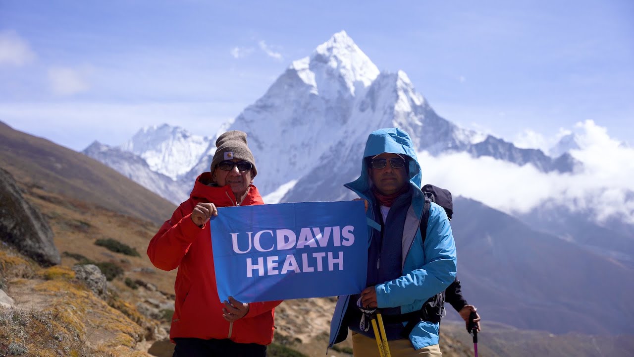 Thumbnail preview of Un paciente de cáncer de vejiga y su desafiante excursión al Monte Everest