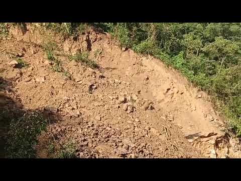 HULTIMA HORA 🚨 DERRUMBE⛰️ BLOQUEA EL PASO EN CARRETERA A LA DEMOCRACIA HUEHUETENANGO 