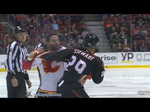 Brandon Bollig vs Chris Stewart