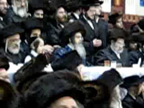 Motzei Shavuos In Satmar (willi) 2006 Part 4