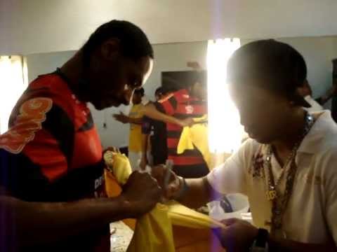 Gaucho Signing Shirt-Snoop.MPG