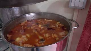 i-nonni-insegnano-le-vecchie-tradizioni-ai-ragazzi