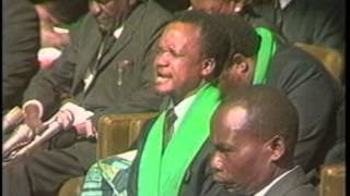 Chiluba praying during funeral of the Zambia Natio