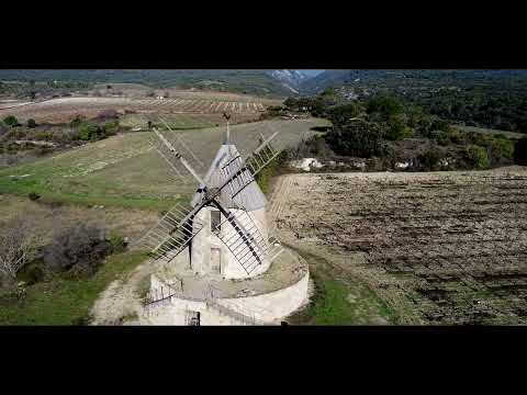 La Montagne Noire vue du ciel Le moulin de Villeneuve Minervois