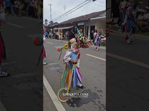 Desfile por las principales calles de Parita.shorts