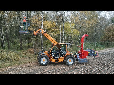 Baumpflege mit Merlo Multifarmer 34.9 CS, Arbeitskorb und Eschlböck Biber 3/21 Holzhacker