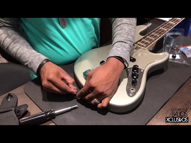 Vídeo relacionado con Luxvara 2 Piezas Cerraduras de la Correa de Guitarra, Enganche de Correa Seguridad Bloqueo, Enganche de Metal para Correas de Guitarra, Metálico Cabeza Strap Locks para Guitarra o Bajo (Negro)