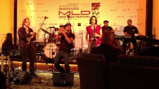 Maurice Brown, Chelsea Baratz, Ameen Saleem - Jam at the Java Jazz Festival 2013