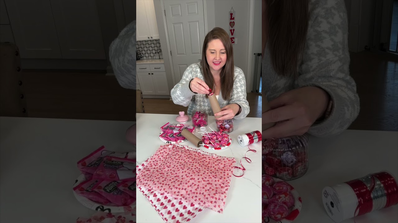 DIY Valentine's Day Treat Rolls #valentinesday #valentinesdaytreats #diyvalentines #vdaycandy