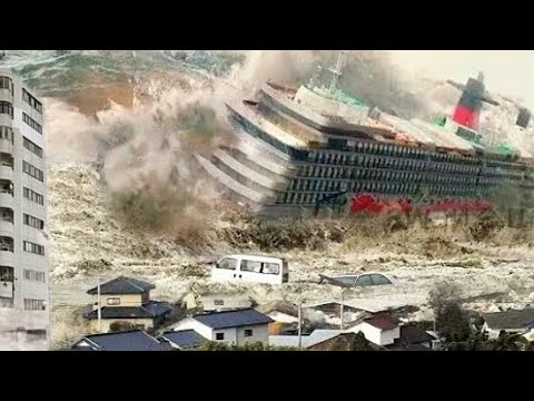 A powerful tsunami hit Turkey: huge waves like those in a storm surge
