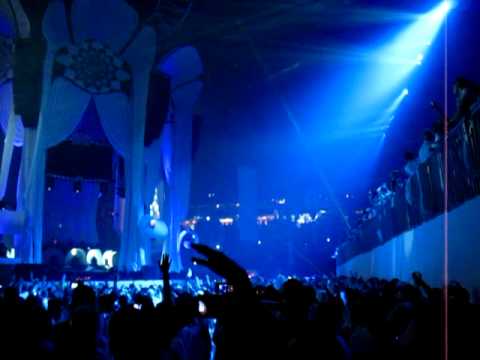 Sensation white 2010 Prague / Praha - widening of the wings, Jerome Isma - AE