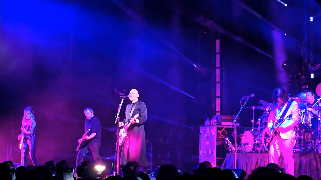 The Smashing Pumpkins: The World Is a Vampire Tour (Paris 2024) [Multicam] - YouTube