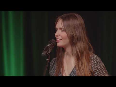 Sumaroo - In The Room feat Tiffany Hanus ( Live)